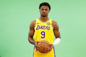 即将开启第二个NBA赛季!布朗尼21岁生日快乐!🎂