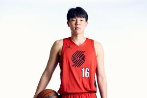 媒体人:杨瀚森作为新秀 没人会主动把球员交给你去分配 得慢慢来